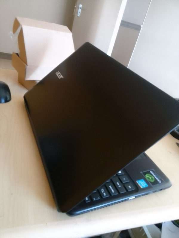 Acer Aspire E1 573, Celeron, 4gb Ram, 500GB HDD (Second hand 9.5/10) - Image 4