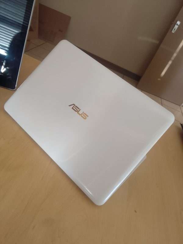 Asus E402N, Intel Celeron, 500gn and 4gb ram, 14 inches (Second hand 9/10) - Image 4