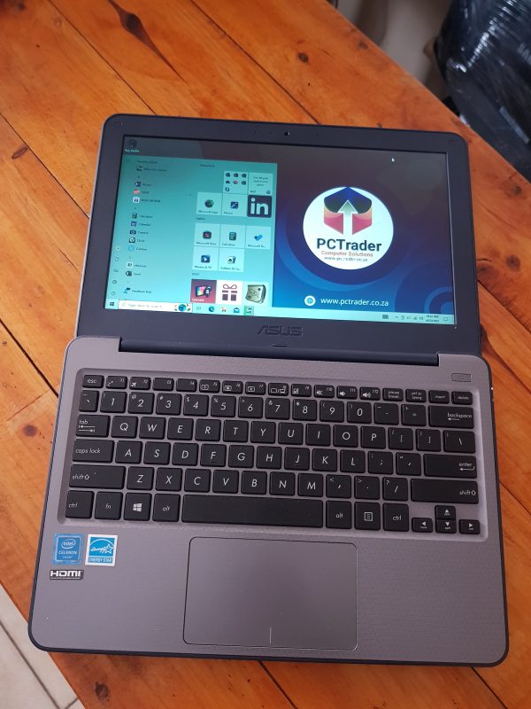 ASUS W202N Mini laptop, 64 GB SSD, 4gb ram, Intel Celeron N3350 (Second Hand score 9.5/10) - Image 3
